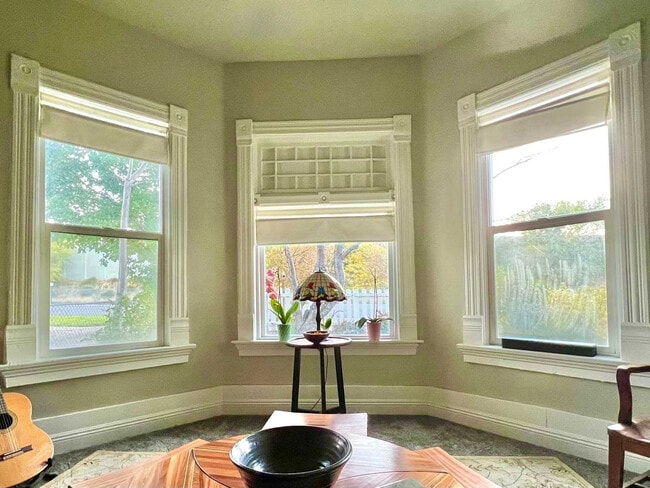 Building Photo - 437 N 700 W