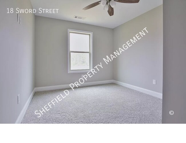 Building Photo - 18 Sword St