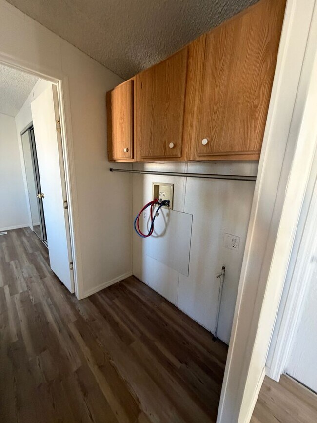 Building Photo - cute and cozy