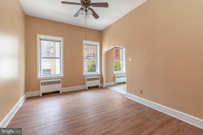 Building Photo - 2032 Chestnut St