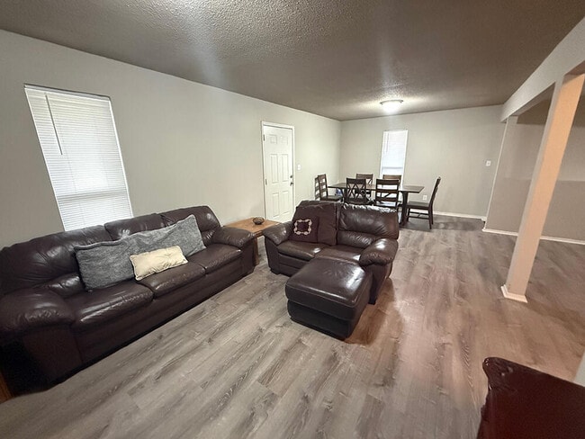 Building Photo - 212 Wheaton Ct