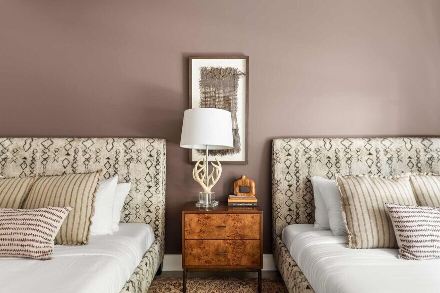 Building Photo - 776 E Argyle Ave