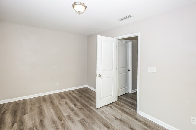 Building Photo - 10012 Portaferry Dr