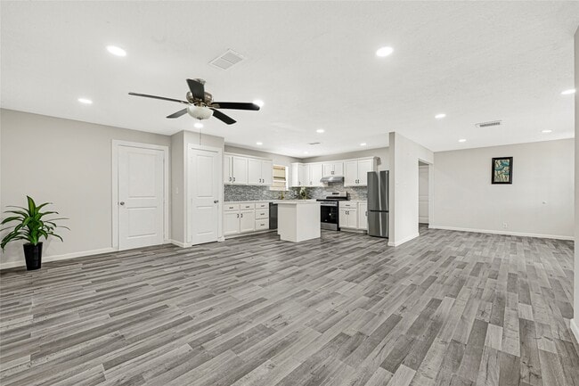 Building Photo - 3302 Stallings Dr