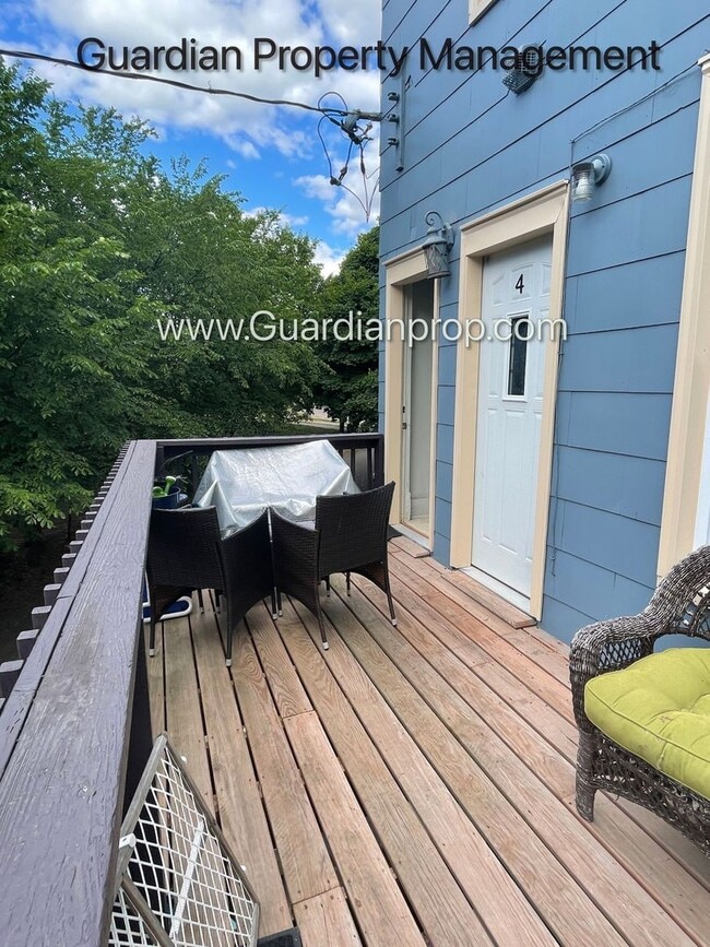 Building Photo - Kenwood Apartment, Private Entry, Parking, Pets Welcome, Video Walk Through