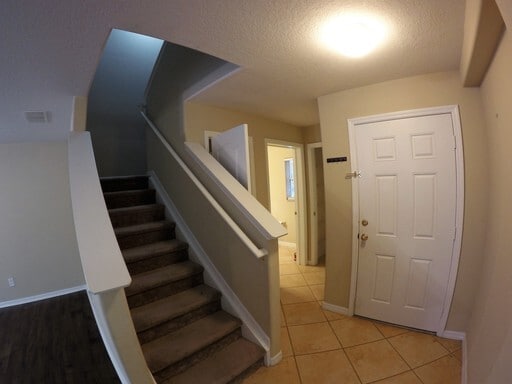 Building Photo - Avalon Park Spacious two story townhome