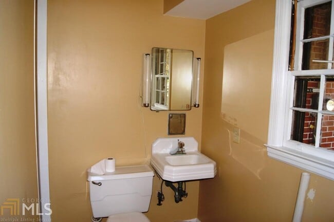 Building Photo - 294 Longview Dr