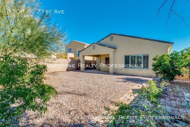 Building Photo - Gorgeous 3 Bedroom 2 Bath Home In Phoenix!