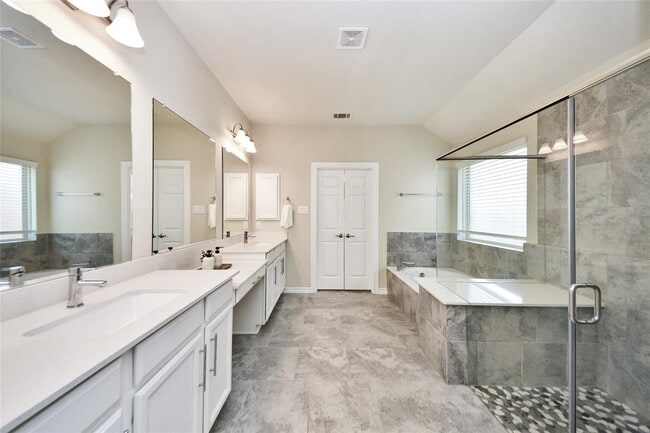 Building Photo - 25119 Sundance Park Ln