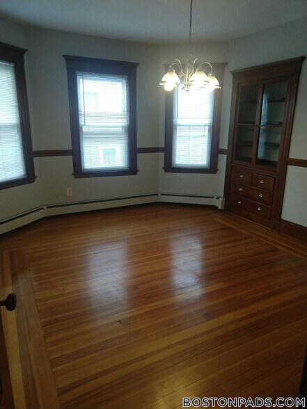 Building Photo - 19 Mapleton St