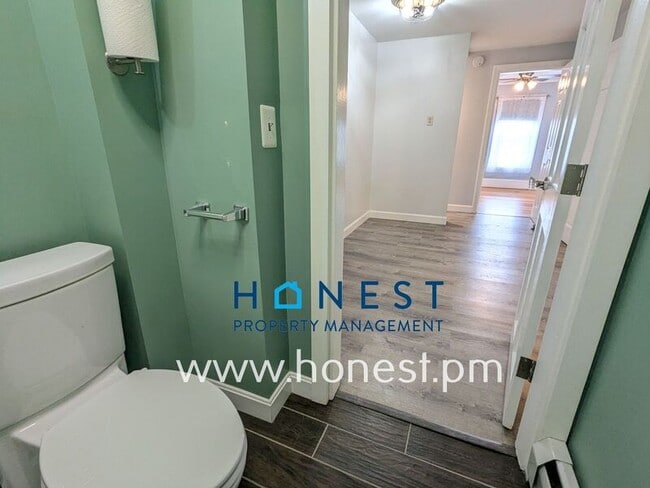 Building Photo - 162 College Ave