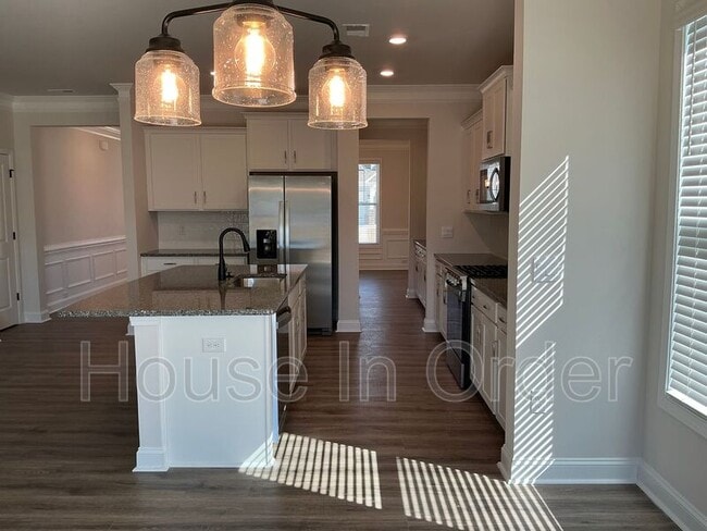 Building Photo - 41 Silverthorne Ct