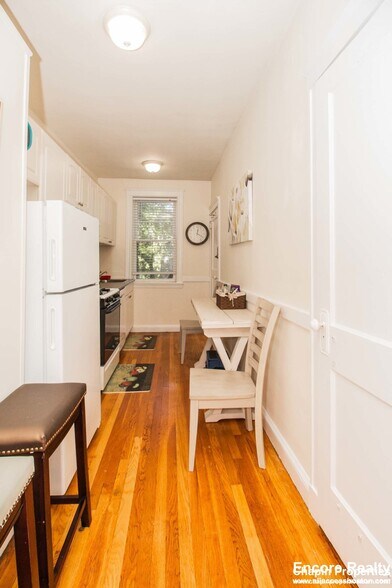 Building Photo - 191 Kent St