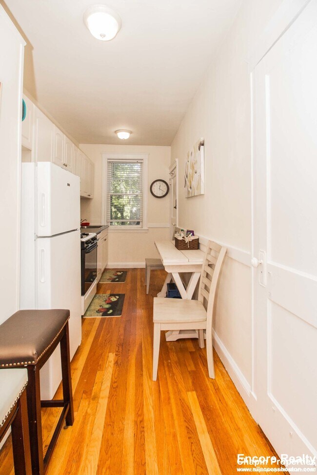 Building Photo - 191 Kent St