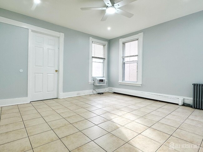 Building Photo - 209 New St