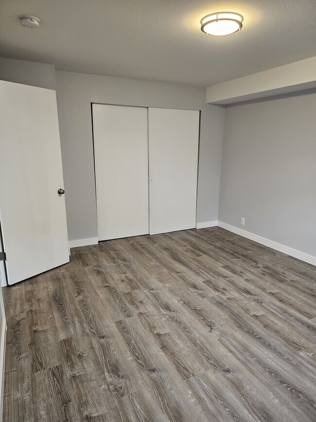 Building Photo - 813 Riverside Dr