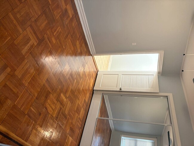 Building Photo - 176 E 93rd St