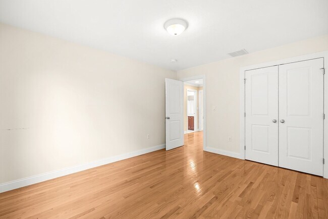 Building Photo - 46 Loring Ave