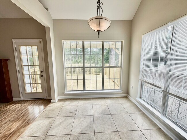 Building Photo - 81 Lake Front Dr