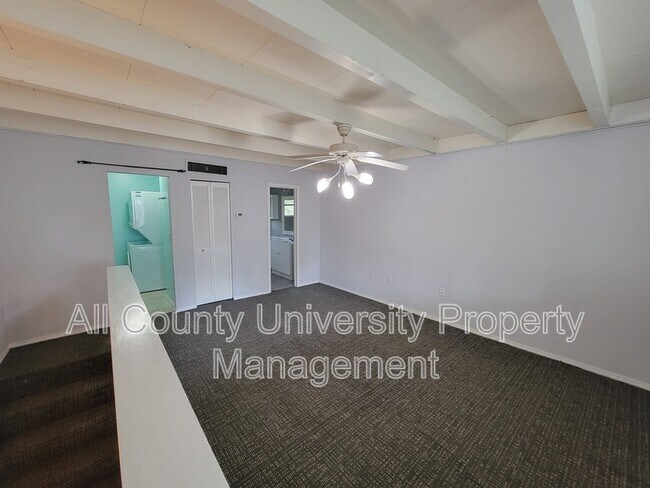 Building Photo - 703 SW 75th St