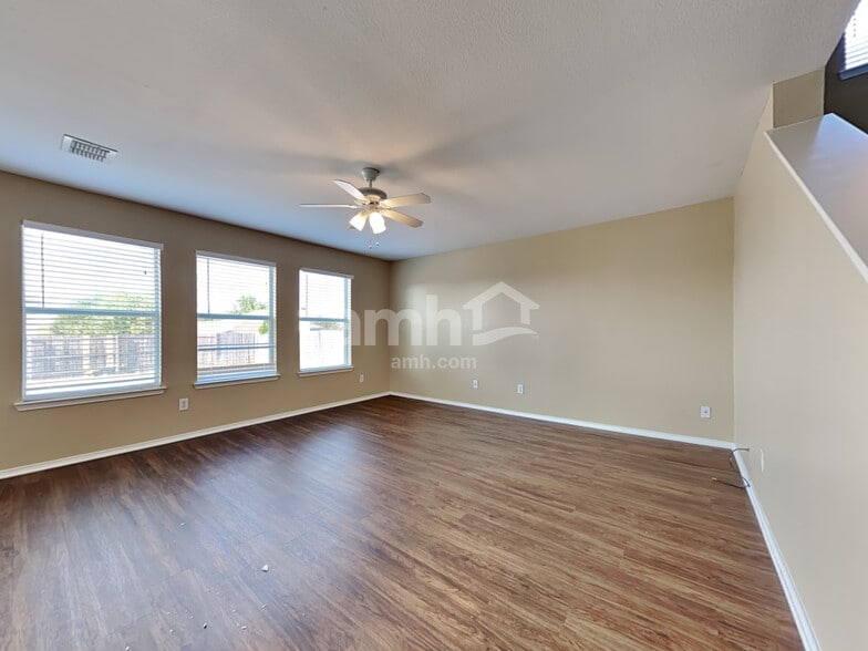 Building Photo - 1227 Wenatchee Dr