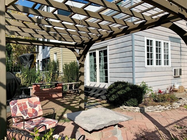 Building Photo - 223 Dodd St