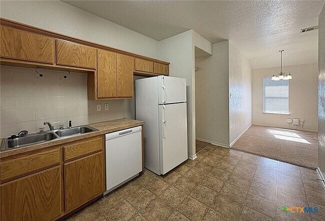 Building Photo - 2706 Ashley Dr