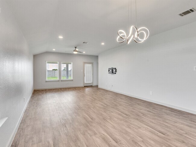 Building Photo - 10627 Great Basin Dr