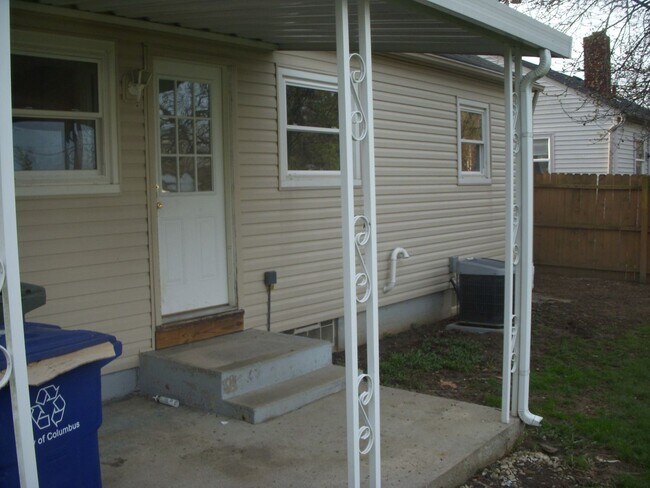 Building Photo - **REMODELED 2-BEDROOM HOUSE!**