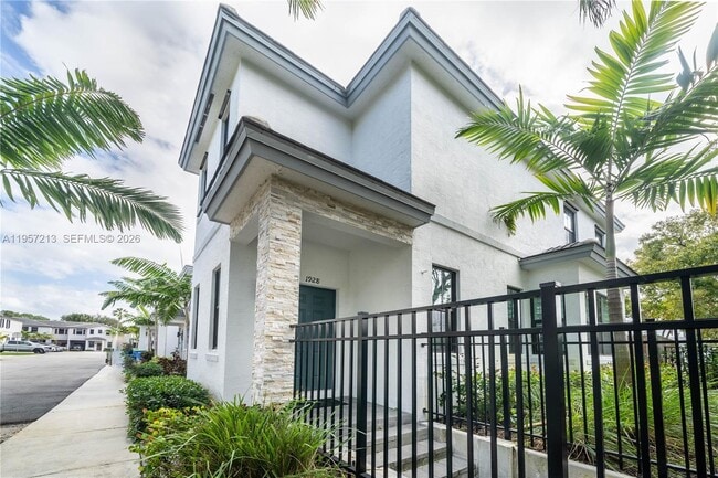 Building Photo - 1928 SW 5th Blvd