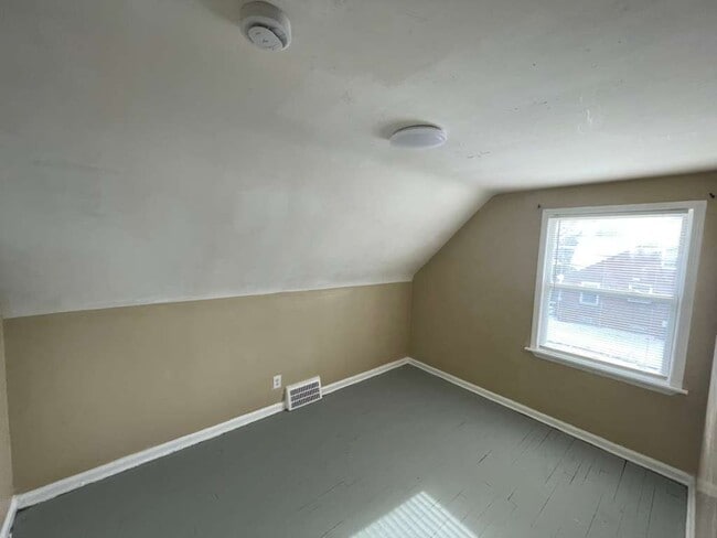 Building Photo - 19303 Fairport St