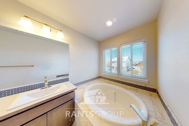 Building Photo - Beautiful Home in Newer Subdivision! Easy freeway access!