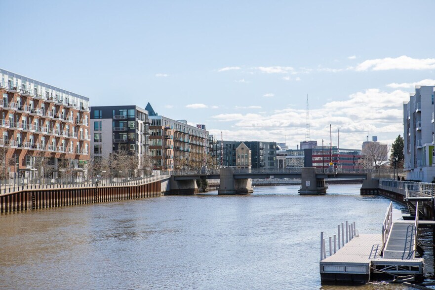 Building Photo - 1640 N Water St