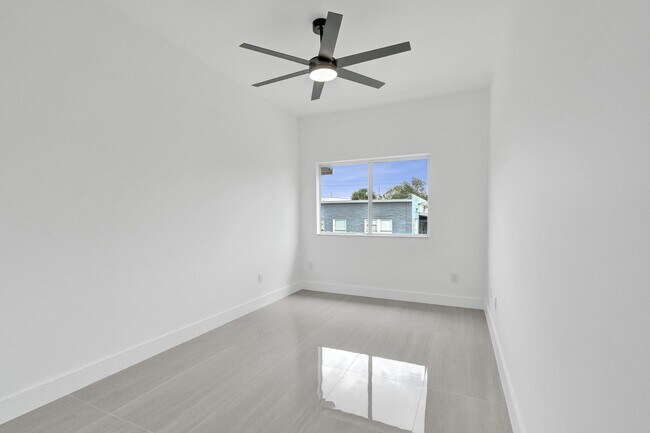 Building Photo - 1213 W Las Olas Blvd