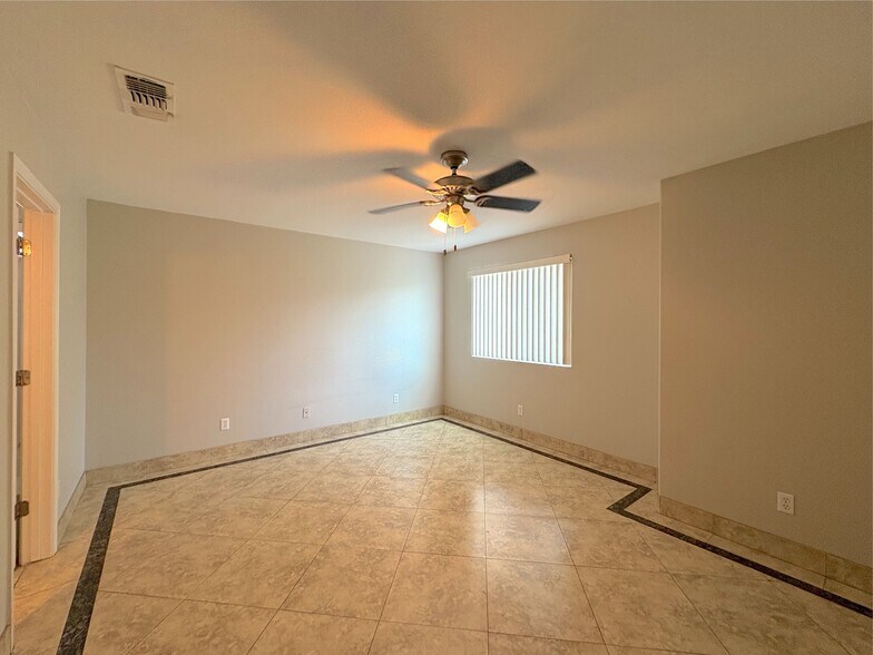 Building Photo - 2048 E Heartwood Ln