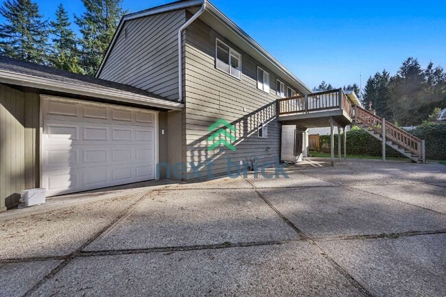 Building Photo - Prime Bellevue Home in a Highly Desirable Neighborhood