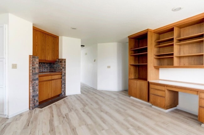 Building Photo - Charming & Updated 3-Bedroom Home