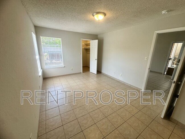 Building Photo - 4225 Thornbriar Ln