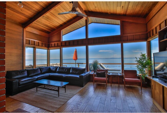 Building Photo - Stunning Furnished Water View Home on West...