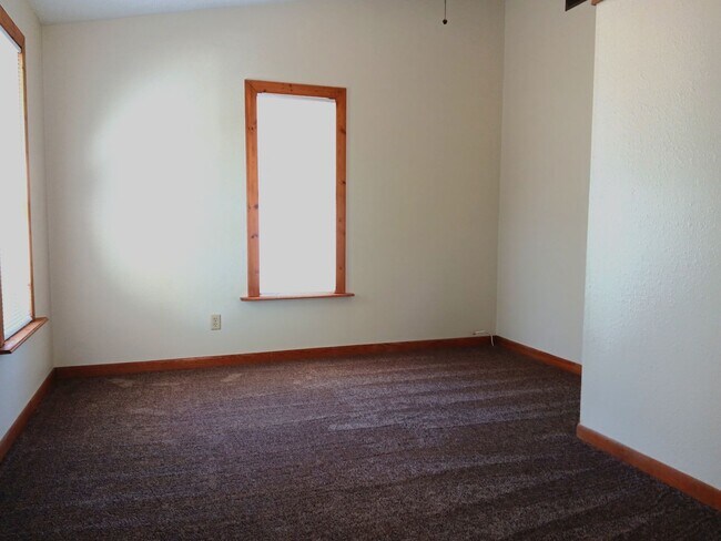 Building Photo - 2/1 bungalow in north St Pete