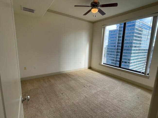 Building Photo - 2 Bedroom, 2 Bathroom Spacious Condo with Dining & Living Room within Heart of Buckhead