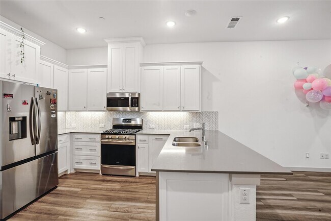 Building Photo - 6441 Iron Horse Blvd