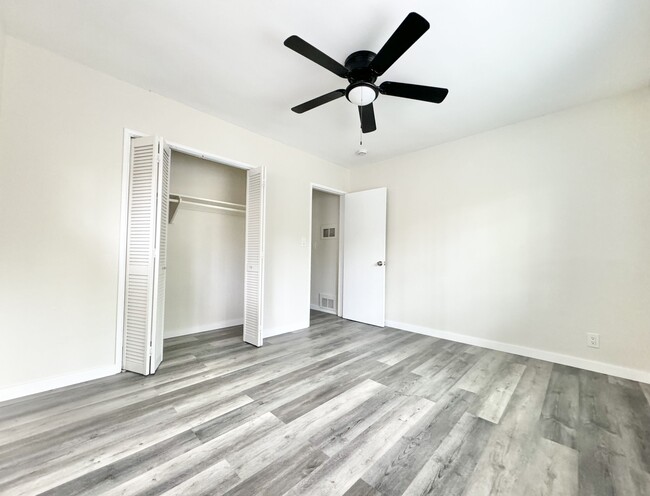 Building Photo - 1010 N Orange Grove Ave