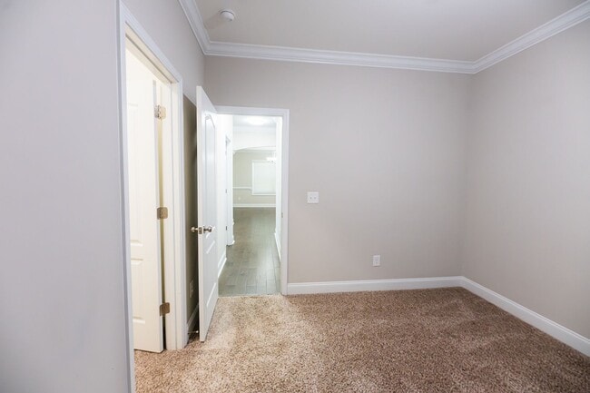 Building Photo - Stunning 5 Bedrooms, 4 Baths home in Summerfield with 2 car garage.