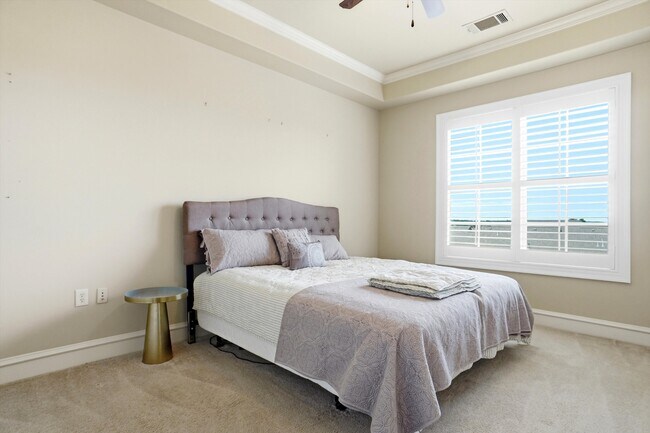 Building Photo - 301 Watermere Dr