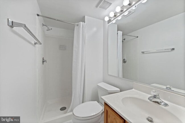 Building Photo - 7385 Emerald Dr