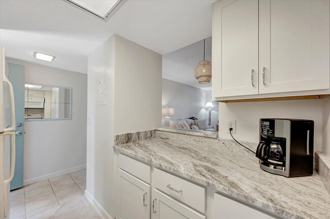 Building Photo - Make this your Island Home ! -NICE One bed...
