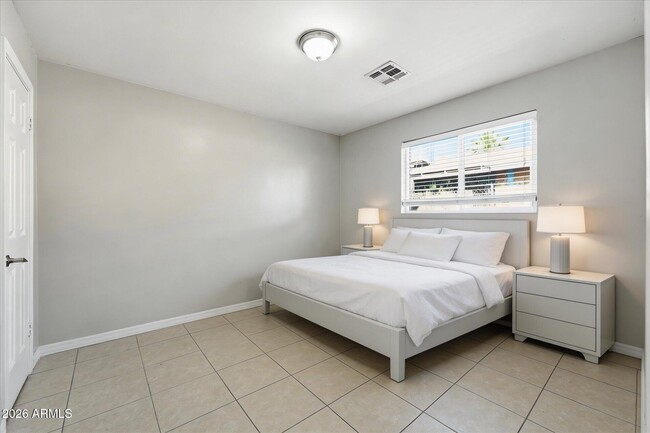 Building Photo - 1202 N 49th Pl