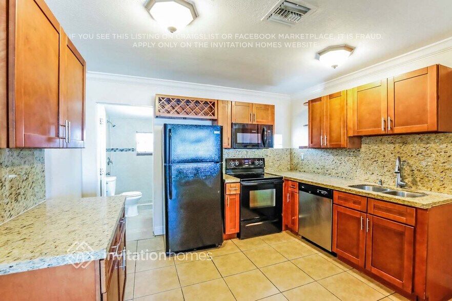 Building Photo - 725 Caddie Pl