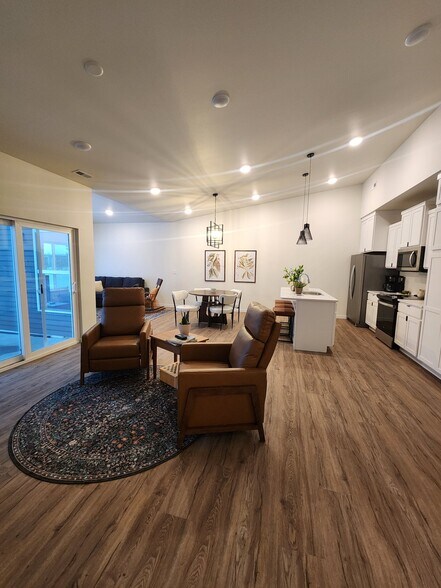 Building Photo - 812 7th St SW